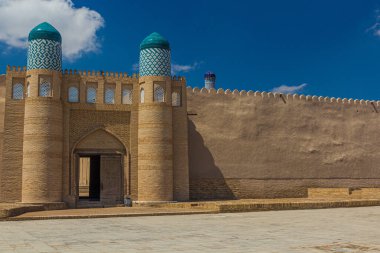 Özbekistan 'ın eski Khiva kentindeki kapı