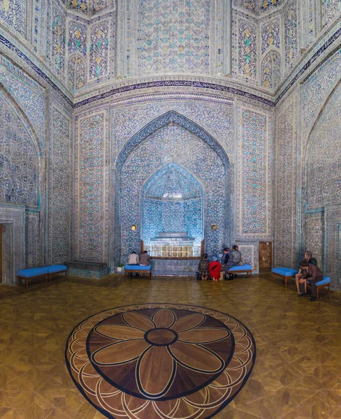 Khiva Uzbekistán Abril 2018 Interior Del Mausoleo Pakhlavan Makhmoud Casco —  Fotos de Stock