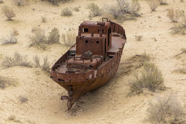 Roestig Schip Het Scheepskerkhof Het Voormalige Havenstadje Moynaq Moynoq Muynak — Stockfoto