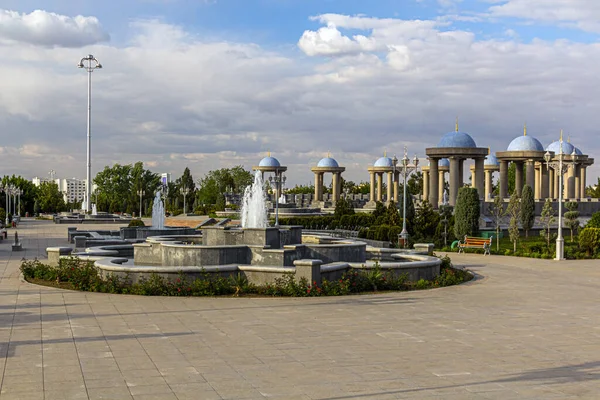 Fontaines Pavillons Dans Parc Indépendance Achgabat Turkménistan — Photo