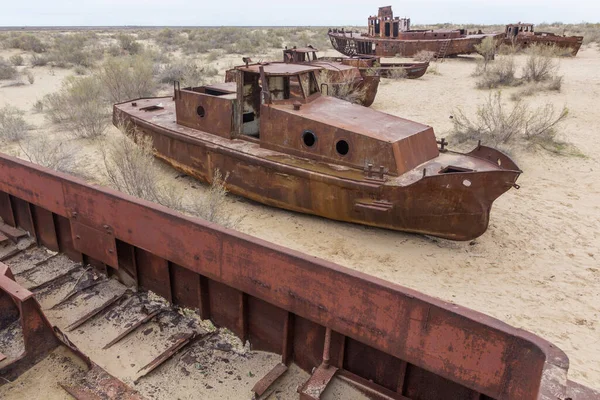 Roestige Schepen Scheepsbegraafplaats Het Voormalige Aralese Havenstadje Moynaq Moynoq Muynak — Stockfoto