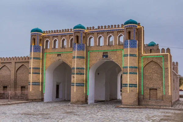 Illuminated Ancient Gate Khiva Uzbekistan — Stock Photo, Image