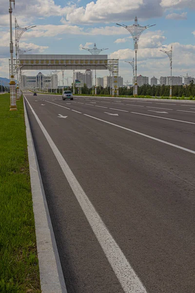 Vista Una Carretera Moderna Ashgabat Turkmenistán — Foto de Stock