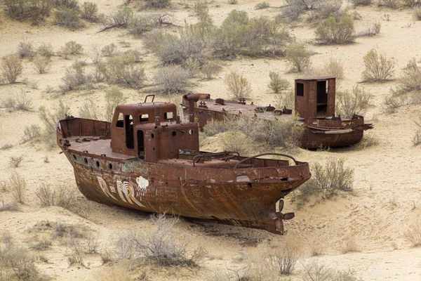 Rostige Schiffe Auf Dem Schiffsfriedhof Der Ehemaligen Aralseehafen Stadt Moynaq — Stockfoto