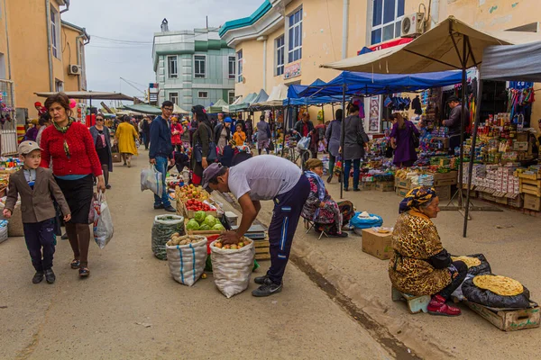 Nukus Uzbekistan Aprile 2018 Gente Del Posto Bazar Nukus Uzbekistan — Foto Stock