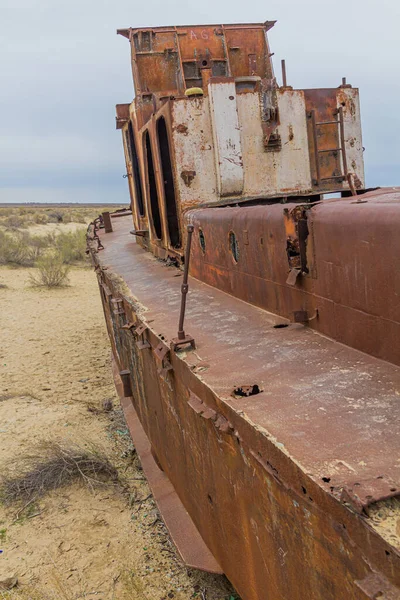 Roestig Verlaten Schip Scheepsbegraafplaats Aan Voormalige Aralzeekust Moynaq Moynoq Muynak — Stockfoto