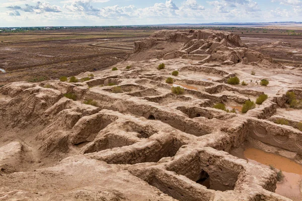 乌兹别克斯坦Kyzylkum沙漠Toprak Topraq Qala 要塞的废墟 — 图库照片