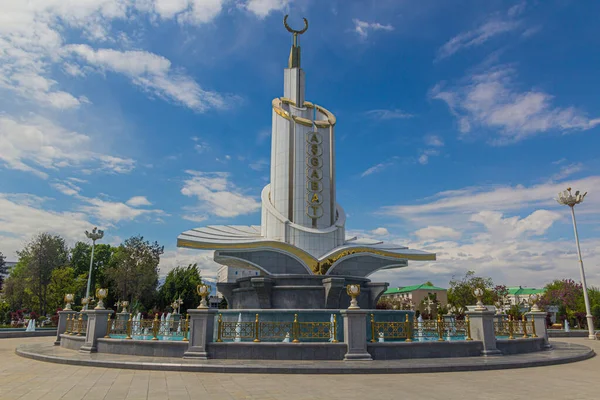 Памятник Парке Белый Город Ашхабаде Столице Туркменистана — стоковое фото