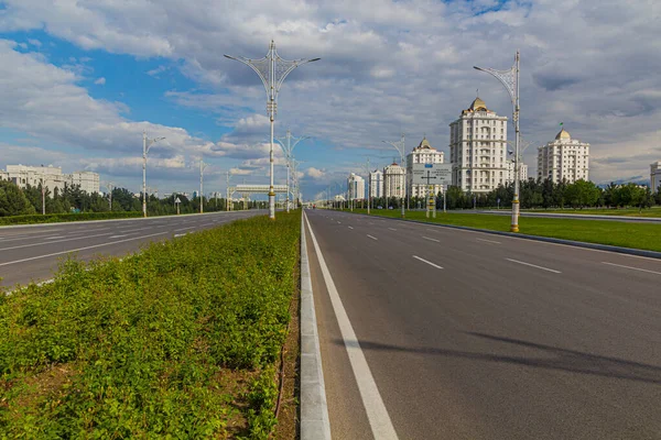 Pusta Droga Nowoczesnym Ashgabat Turkmenistan — Zdjęcie stockowe