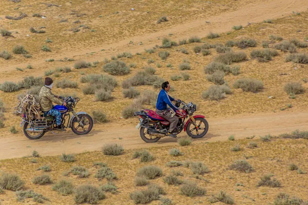 Darvaza Turkmenistan Kwiecień 2018 Motocykliści Pobliżu Krateru Gazowego Darvaza Derweze — Zdjęcie stockowe