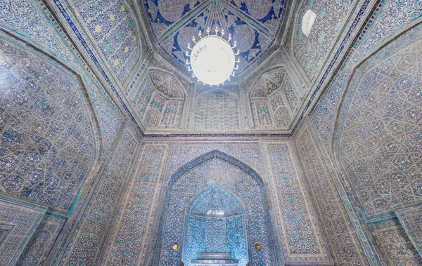 Khiva Uzbekistán Abril 2018 Interior Del Mausoleo Pakhlavan Makhmoud Casco —  Fotos de Stock