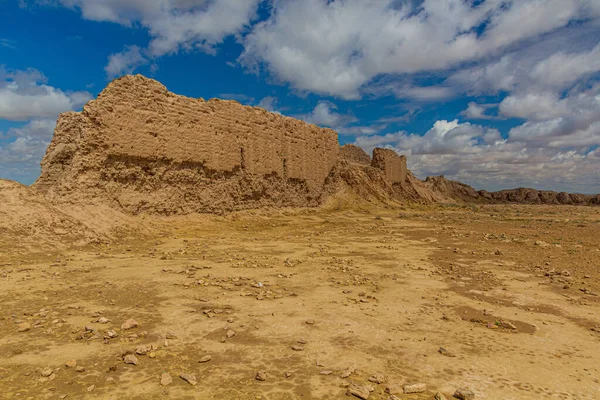Erodované Hliněné Hradby Pevnosti Ayaz Qala Poušti Kyzylkum Uzbekistánu — Stock fotografie