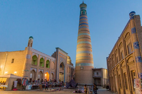 Khiva Uzbekistan Aprile 2018 Mercato Strada Fronte All Islam Khoja — Foto Stock