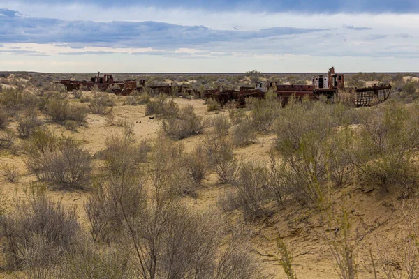 Rusty Verliet Schepen Scheepsbegraafplaats Aan Voormalige Aralzeekust Moynaq Moynoq Muynak — Stockfoto