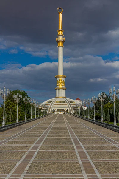 Monument Indépendance Achgabat Turkménistan — Photo