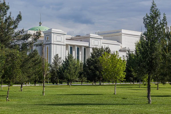 Edificio Del Teatro Nacional Juventud Alp Arslan Ashgabat Turkmenistán — Foto de Stock