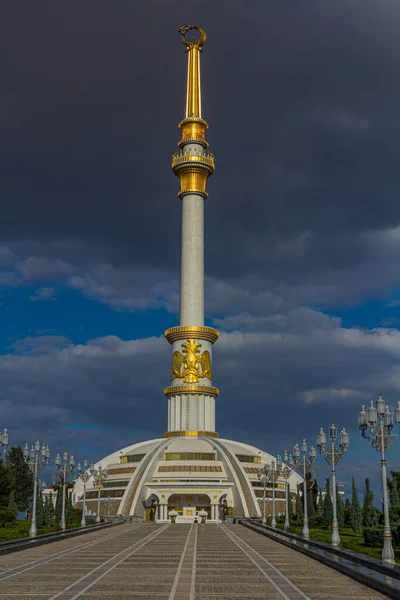 Monument Indépendance Achgabat Turkménistan — Photo