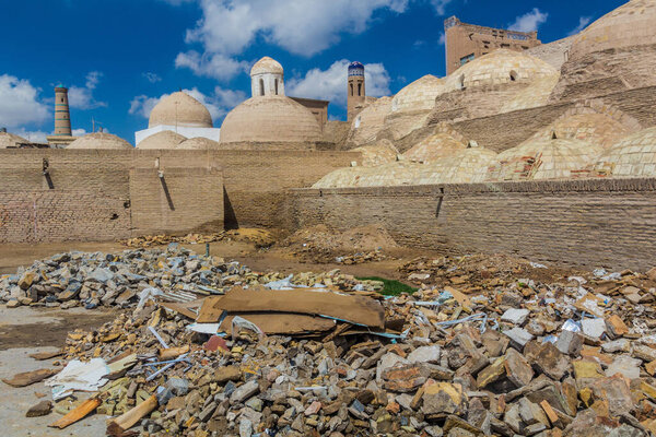 Обломки рядом со старым городом Хива, Узбекистан
