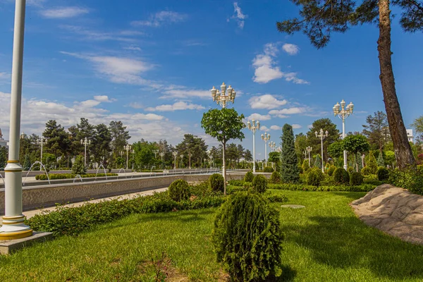 Bujny Park Fontannami Ashgabat Stolicy Turkmenistanu — Zdjęcie stockowe
