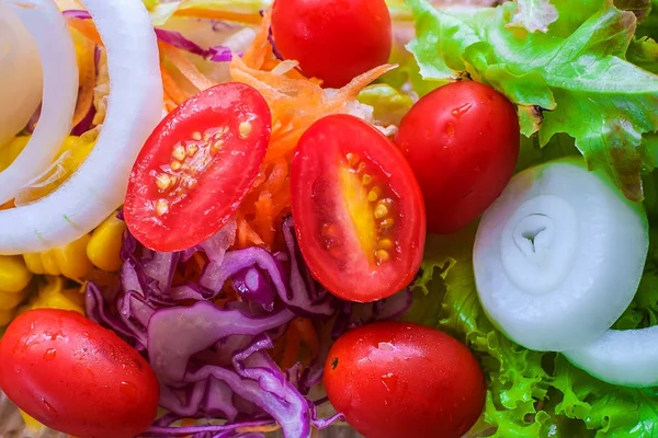 Färska grönsaker sallad för kost hälsosam koncept — Stockfoto