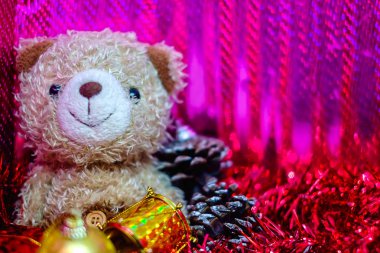 Noel ve yılbaşı dekorasyonu ile bebek ayı