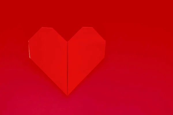 Papel Corazón Rojo Origami Sobre Fondo Rojo Con Espacio Copia —  Fotos de Stock