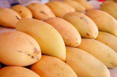 Olgun mango, tatlı ve lezzetli meyve