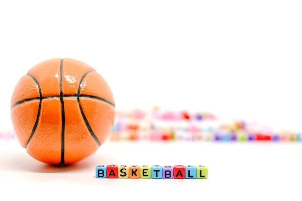 Basketbalové slov od písmene abecedy korálky a rozmazané barevné — Stock fotografie