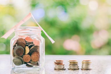 Banknot çatı kapak para Cam Kavanoz sikke yığını ile