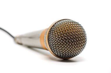 Beyaz arkaplanda mikrofon
