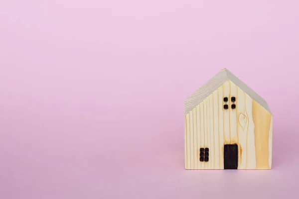 Modelo Casa Madera Sobre Fondo Rosa Con Espacio Copia Para — Foto de Stock