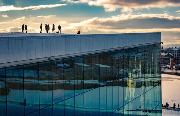 Oslon Oopperatalon Huipulla — kuvapankkivalokuva
