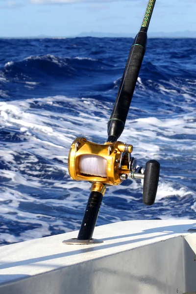 Fishing reel on the background of the ocean. — Stock Photo, Image