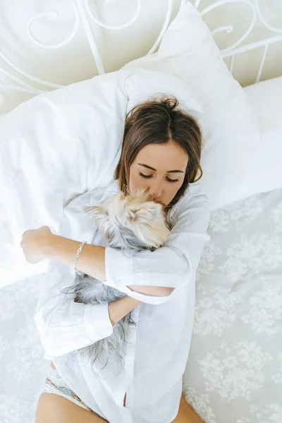 Woman hugging and kissing Yorkshire Terrier — Stock Photo, Image