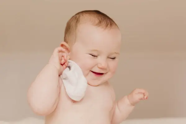 Sonriente bebé gir —  Fotos de Stock