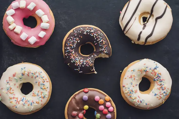 Rosquillas con diferentes hielos — Foto de Stock