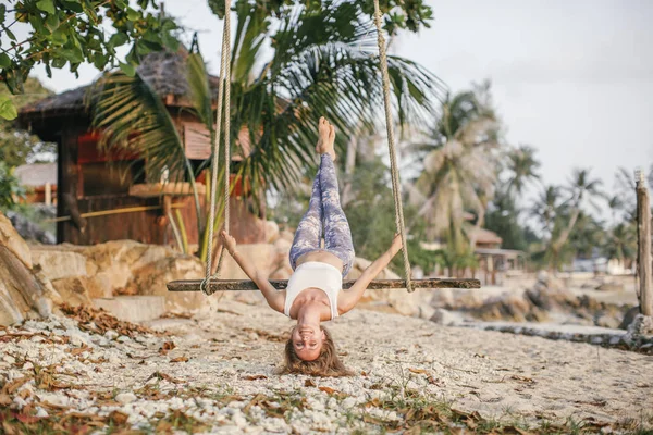 Woman having fun on swing — Stock Photo, Image