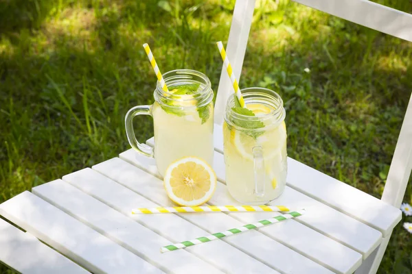 Gläser gekühlte Limonade — Stockfoto