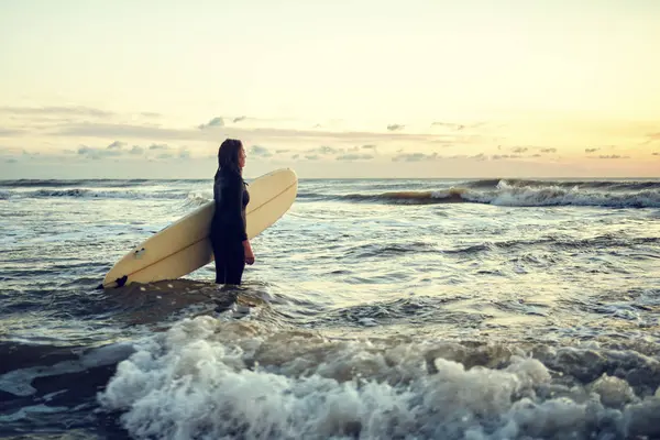 Espanha Andaluzia Cádiz Conil Frontera Surfista Com Prancha Pôr Sol — Fotografia de Stock