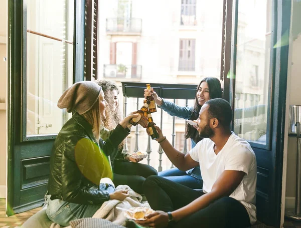 Portrait Young Friends Toasting Beer — Stock Photo, Image