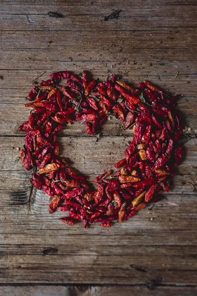 Cuore Forma Baccello Peperoncino Rosso Essiccato Legno — Foto Stock