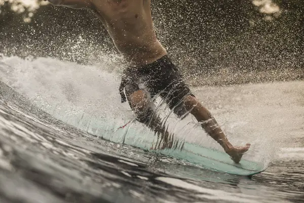 Primer Plano Del Hombre Surfeando Océano —  Fotos de Stock