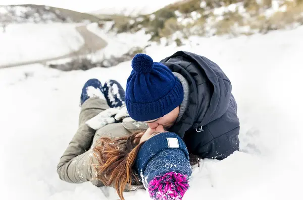 Asturias Spain Young Couple Kissing Snow — Stock Photo, Image