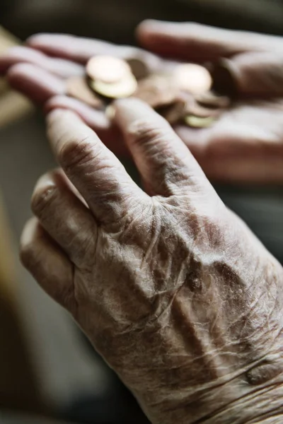 Senior Woman Hands Coins — Stock Photo, Image