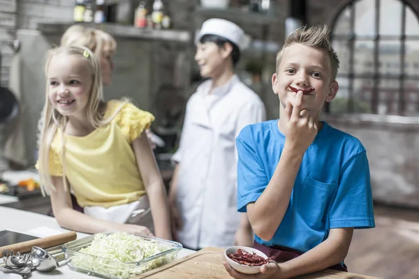 Enfants Adultes Suivant Des Cours Cuisine — Photo