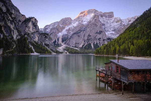 Італія Південний Тіроль Pragser Wildsee Озеро Передньому Плані — стокове фото