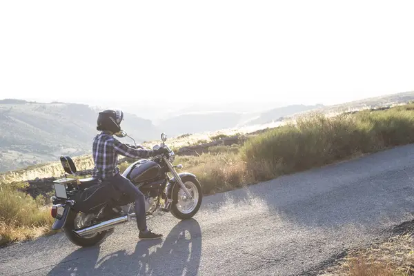 Homme Moto Sur Route Campagne — Photo