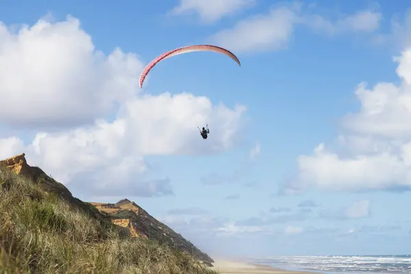 Paraglider in the sky, New Zealand — Stock Photo, Image
