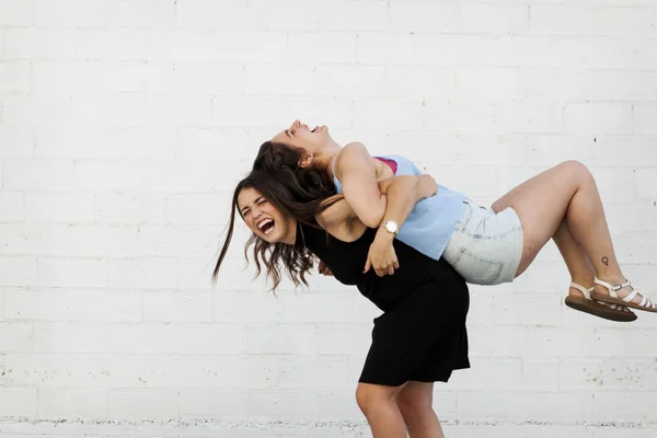 Laughing Woman Carrying Her Best Friend Piggyback — Stock Photo, Image