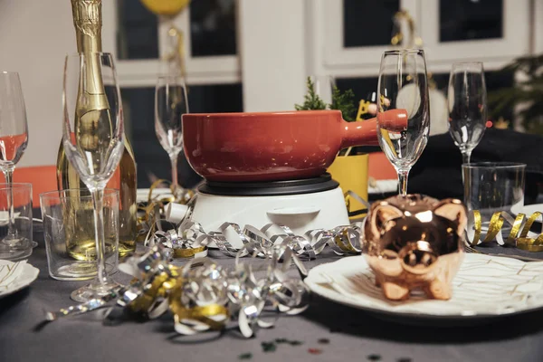 Mesa Colocada Com Fondue Queijo Para Festa Ano Novo — Fotografia de Stock